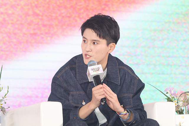 在椅子上的诱惑